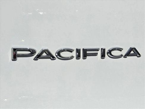 Used 2023 Chrysler Pacifica Touring-L FWD image 30