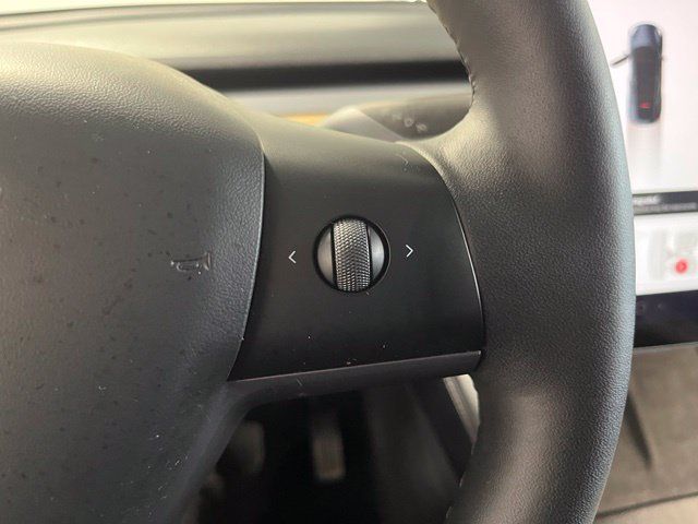 Used 2024 Tesla Model Y Long Range AWD/4WD image 27
