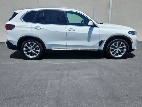 Used 2026 BMW X5 xDrive40i w/ Parking Assistance Package AWD/4WD image 3