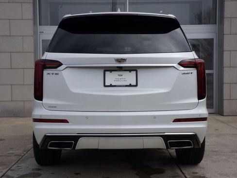 Used 2024 Cadillac XT6 Luxury w/ LPO, Floor Liner Package image 7