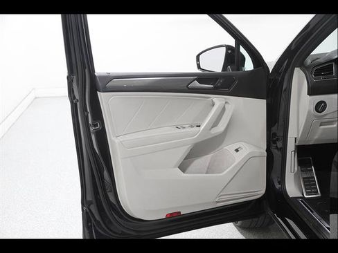 Certified 2024 Volkswagen Tiguan SE R-Line AWD/4WD image 4