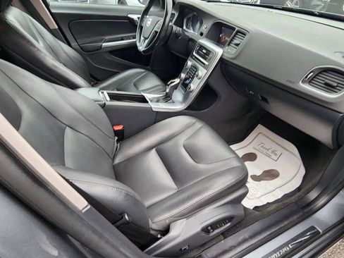 Used 2018 Volvo V60 T5 Cross Country image 14