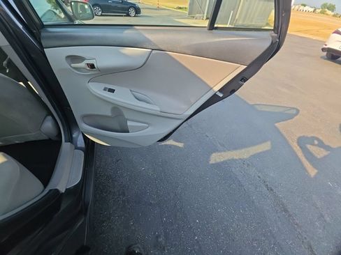 Used 2012 Toyota Corolla L FWD image 24