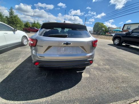 Used 2026 Chevrolet Trax RS w/ Sunroof Package FWD image 6