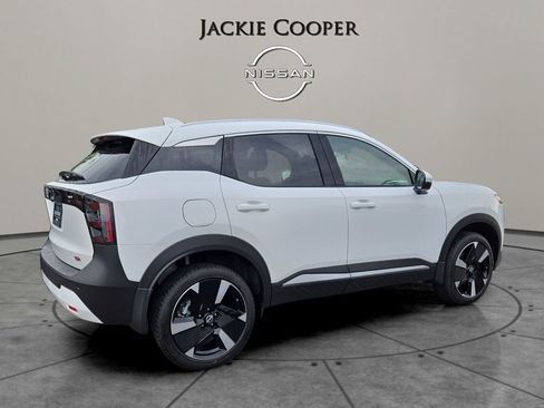 New 2025 Nissan Kicks SR FWD image 5