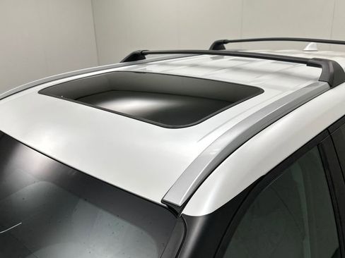 Used 2023 Toyota Highlander Bronze Edition image 12