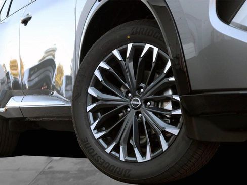 New 2026 Nissan Rogue Platinum w/ Platinum Premium Package image 3