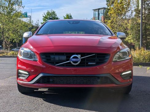Used 2015 Volvo V60 T6 R-Design Platinum image 2