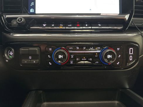 Used 2024 Chevrolet Silverado 2500 High Country w/ High Country Premium Package AWD/4WD image 22