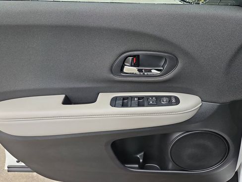 Certified 2022 Honda HR-V LX image 16