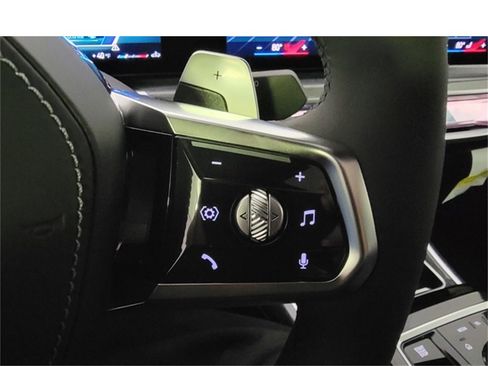 New 2025 BMW 740i xDrive w/ Premium Package image 22