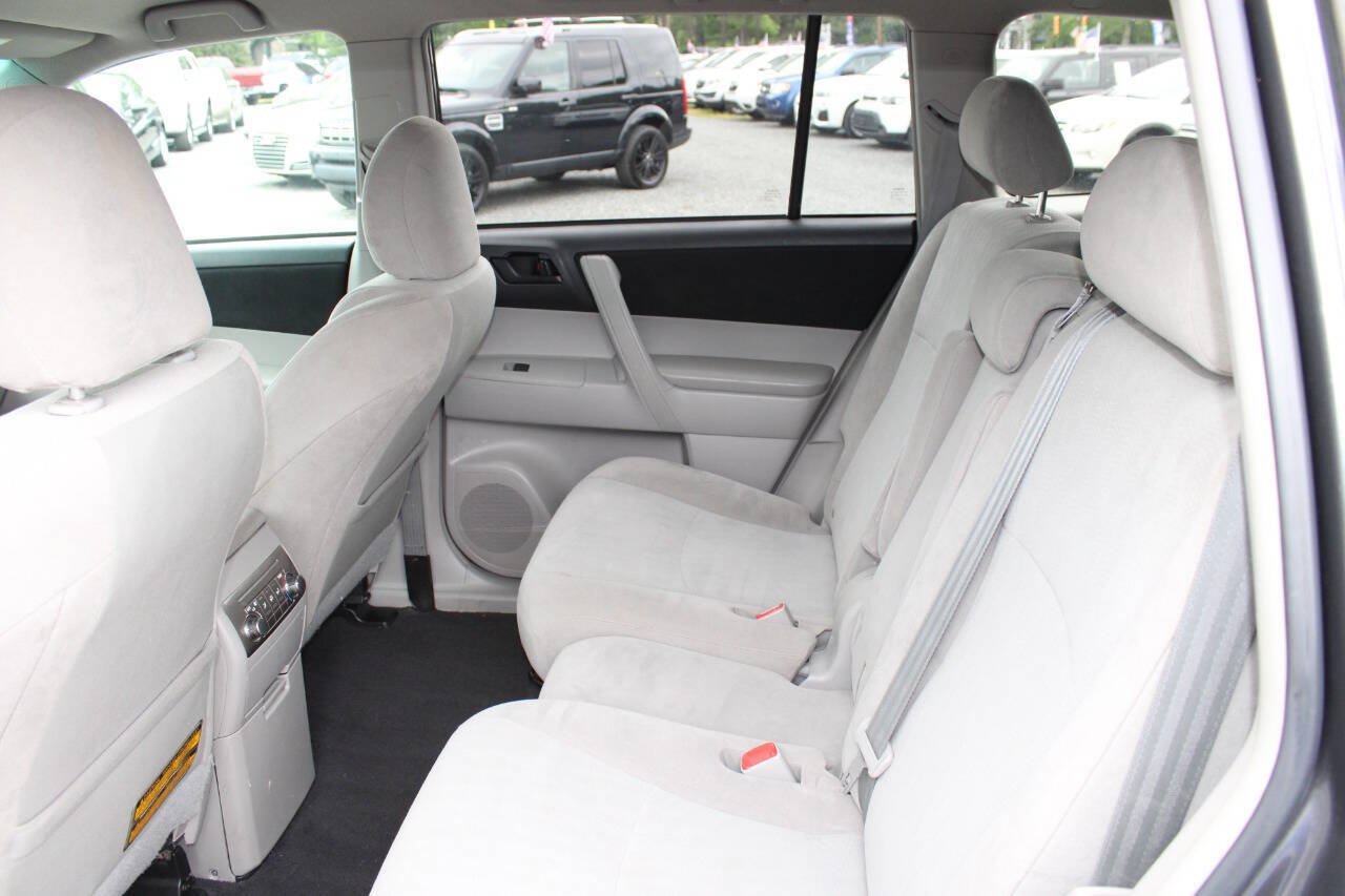Used 2011 Toyota Highlander 4WD w/ Tow Pkg image 17