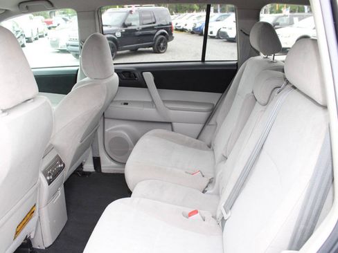 Used 2011 Toyota Highlander 4WD w/ Tow Pkg image 17