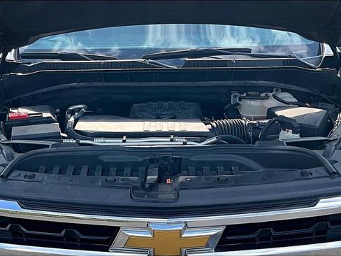 Used 2023 Chevrolet Silverado 1500 LT AWD/4WD image 38