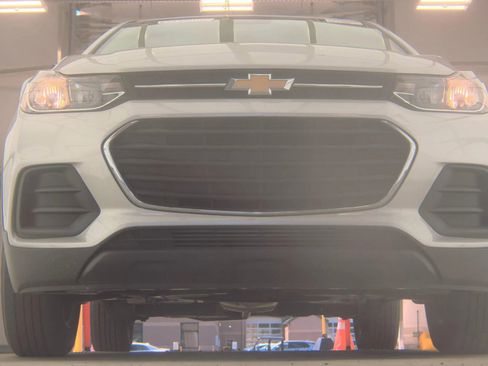 Used 2018 Chevrolet Trax LS AWD/4WD image 3