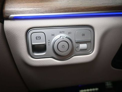 Used 2023 Mercedes-Benz GLS 450 4MATIC image 18