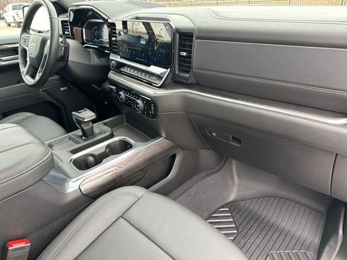 Used 2025 Chevrolet Silverado 1500 LTZ AWD/4WD image 11