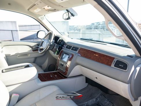 Used 2011 Chevrolet Avalanche LTZ image 14