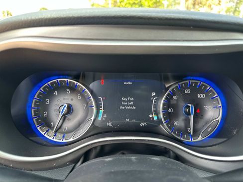 New 2025 Chrysler Pacifica Select image 26