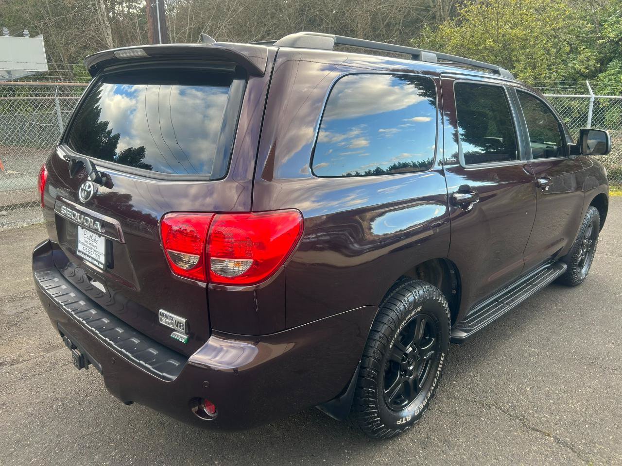 Used 2016 Toyota Sequoia SR5 w/ Premium Package AWD/4WD image 5