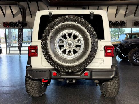 Used 2025 Jeep Wrangler Unlimited Rubicon image 12