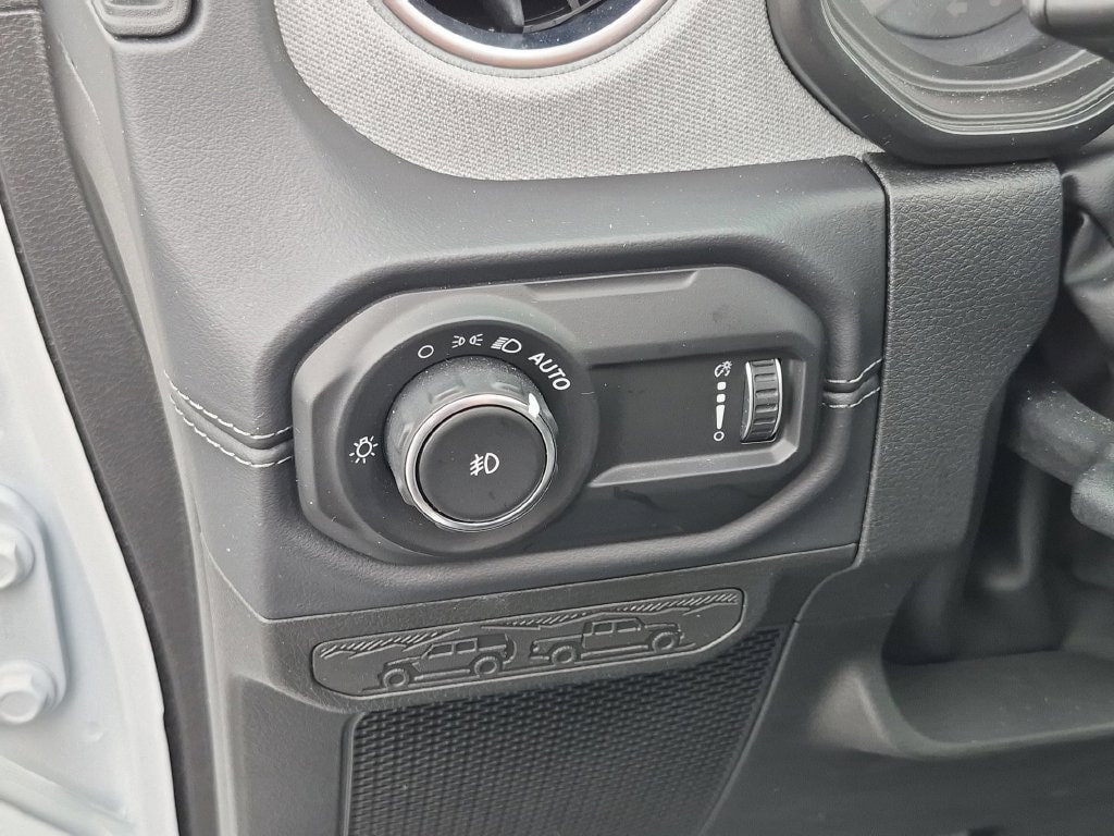 Certified 2026 Jeep Wrangler Unlimited Sahara AWD/4WD image 13
