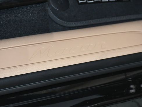 Used 2025 Porsche Macan image 15