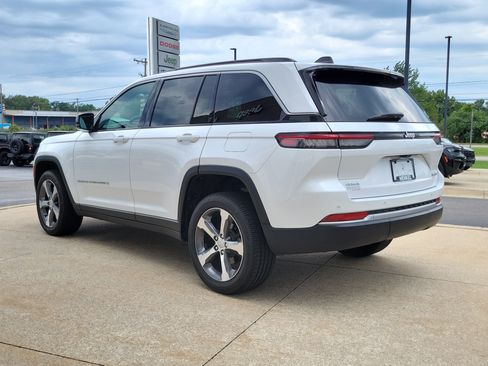 Used 2026 Jeep Grand Cherokee Limited AWD/4WD image 3