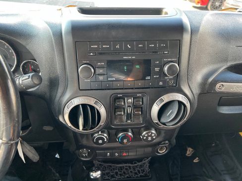 Used 2015 Jeep Wrangler Unlimited Sport w/ Power Convenience Group AWD/4WD image 36