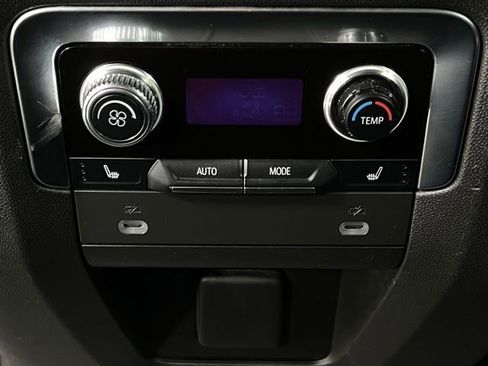 Used 2022 GMC Yukon XL Denali w/ Advanced Technology Package AWD/4WD image 45