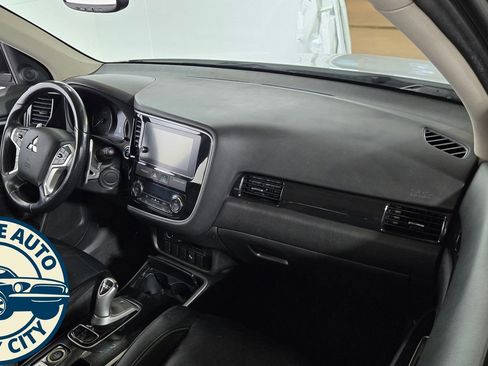 Used 2018 Mitsubishi Outlander SEL image 35