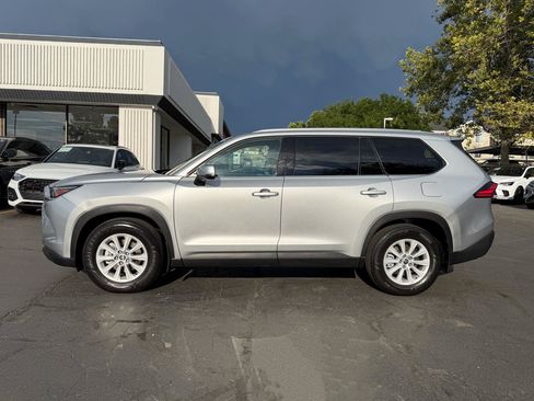 Used 2024 Toyota Grand Highlander AWD image 16