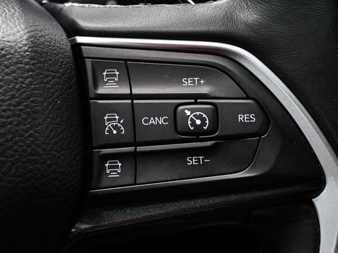 Used 2022 Jeep Grand Cherokee L Laredo AWD/4WD image 36