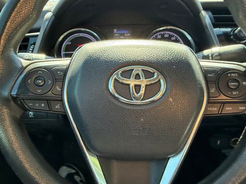Used 2019 Toyota Camry LE FWD image 18