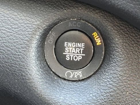 Used 2020 Jeep Cherokee Trailhawk w/ Cold Weather Group image 12