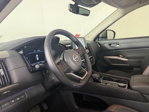 Used 2024 Nissan Pathfinder Platinum w/ Cargo Package image 23