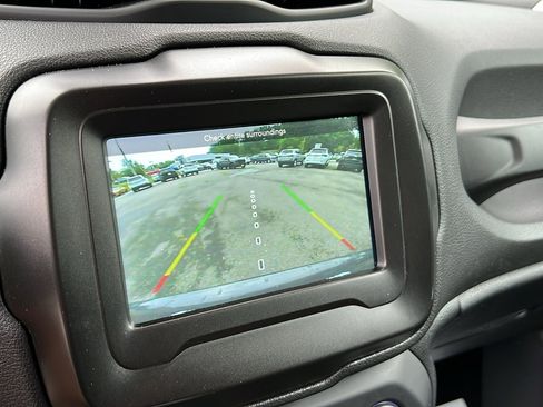 Certified 2021 Jeep Renegade Latitude image 18