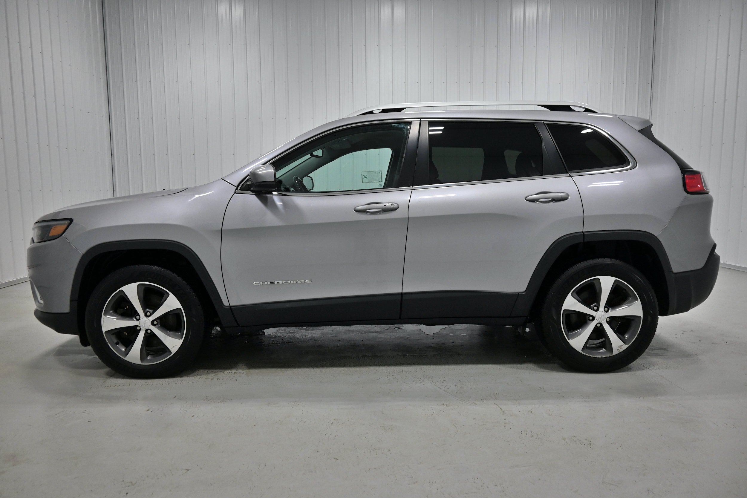 Used 2019 Jeep Cherokee Limited AWD/4WD image 27