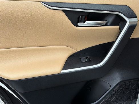 Used 2022 Toyota RAV4 XLE w/ Convenience Package image 9