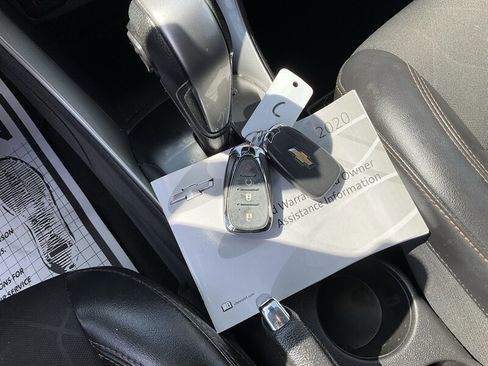 Used 2020 Chevrolet Trax LT w/ LT Convenience Package image 38