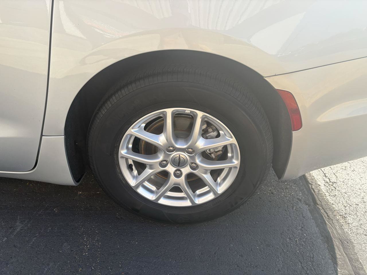 Used 2023 Chrysler Pacifica Touring-L FWD image 9