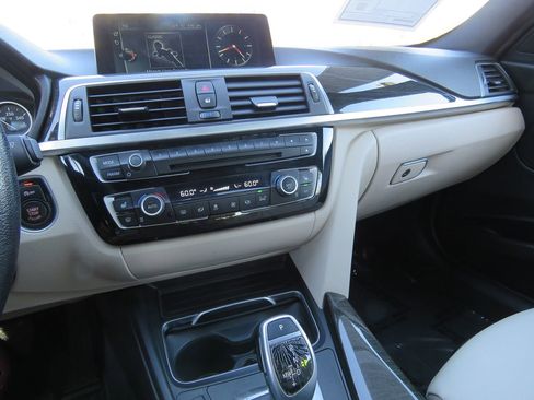 Used 2017 BMW 330i xDrive Sedan AWD/4WD image 24
