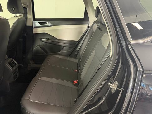 Used 2025 Volkswagen Taos SE image 24