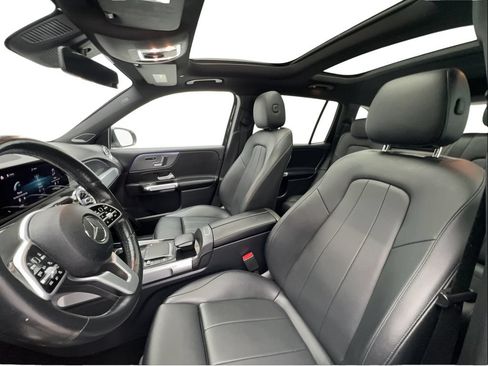 Used 2021 Mercedes-Benz GLB 250 4MATIC w/ Premium Package image 18