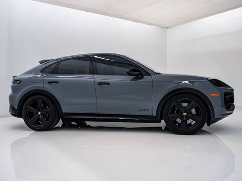 Certified 2025 Porsche Cayenne GTS AWD/4WD image 9