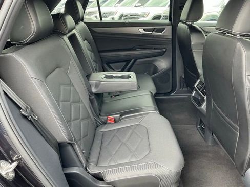 Used 2024 Volkswagen Atlas Cross Sport SE FWD image 21