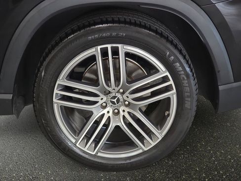 Used 2024 Mercedes-Benz GLS 450 4MATIC image 32
