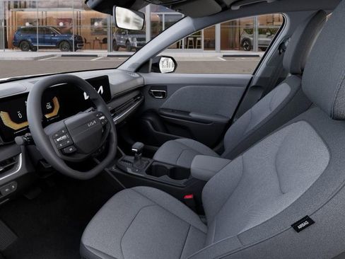 New 2025 Kia K4 LXS image 17