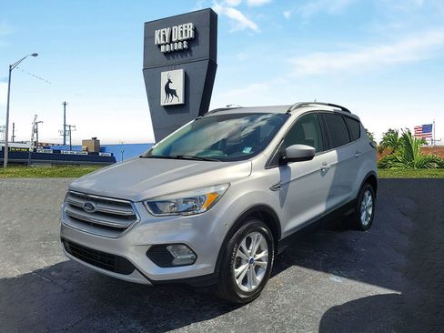 Used 2018 Ford Escape SE w/ SE Sync 3 Package FWD image 1