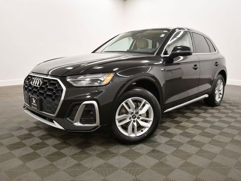 Used 2023 Audi Q5 2.0T Premium w/ Convenience Package AWD/4WD image 2